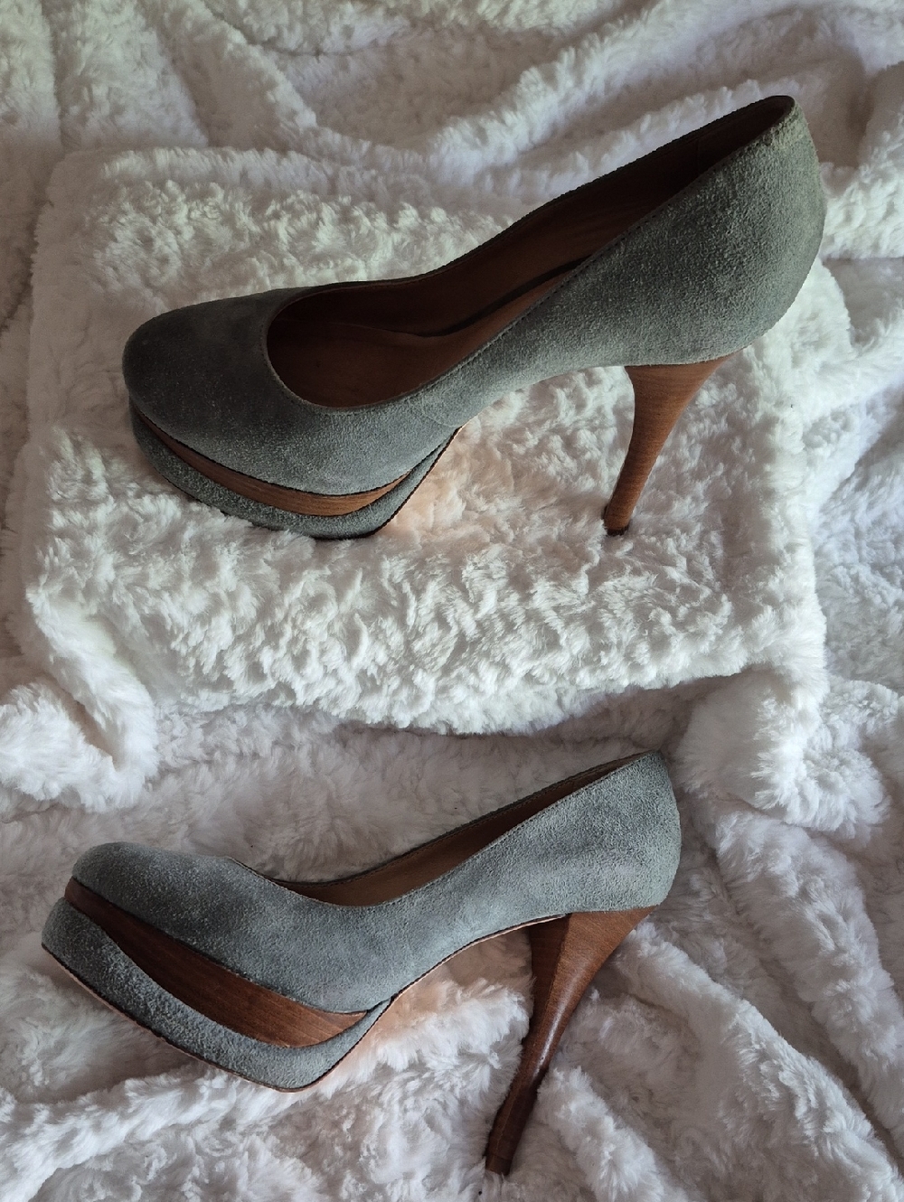 Pour La Victoire Powder Gray Kid Suede Platform Pump